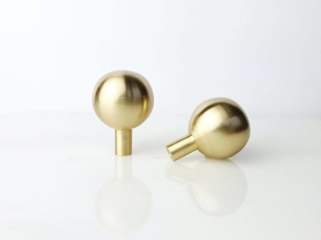 mosiężna kulista gałka do mebli SARA