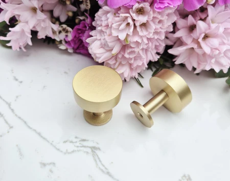 OLI mosiężna gałka do szaf i komód