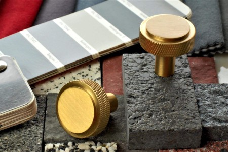 mosiężny uchwyt do mebli MANO